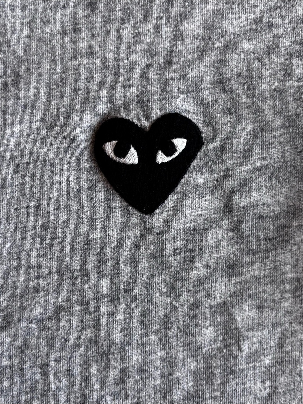 Comme des Garcons PLAY
Vintage Japan 2009
Black Heart Emblem Grey Tee 
M
